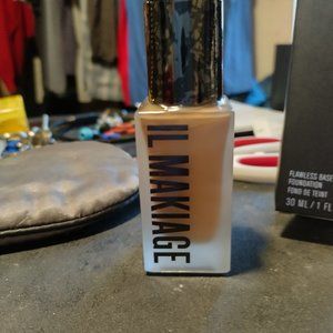 I'll makiage woke up like this foundation